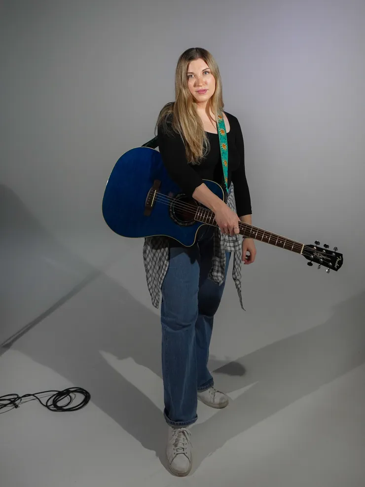 Paige Gray performing with Geomousik